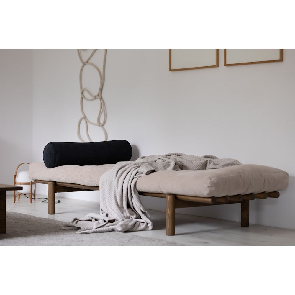 Karup Design SUIVANT DAYBED CAROBE MARRON LAQUÉ W. MATELAS MIXTE 4 COUCHES BLEU PÂLE