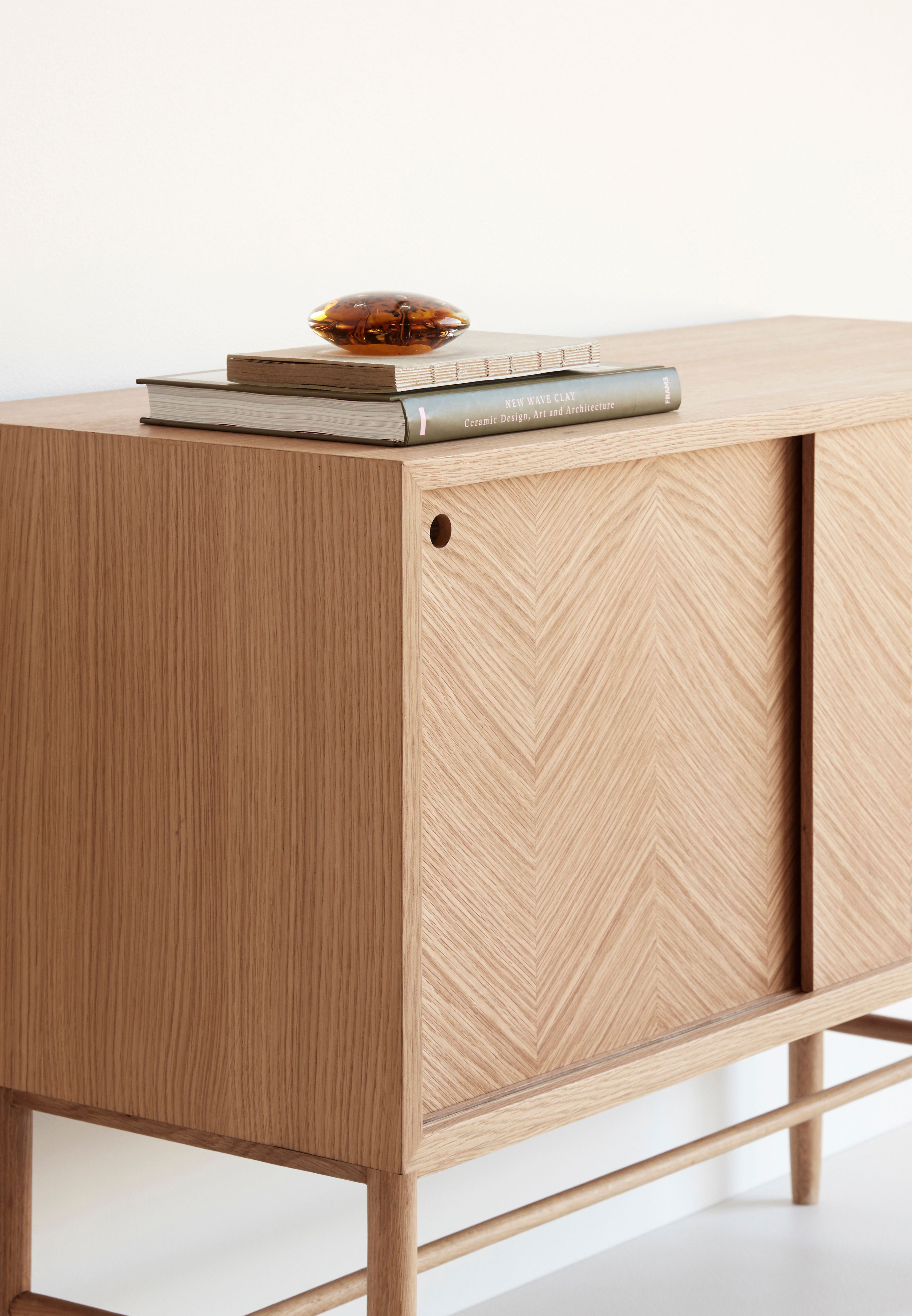 Hübsch Herringbone Sideboard Schiebetüren Natur